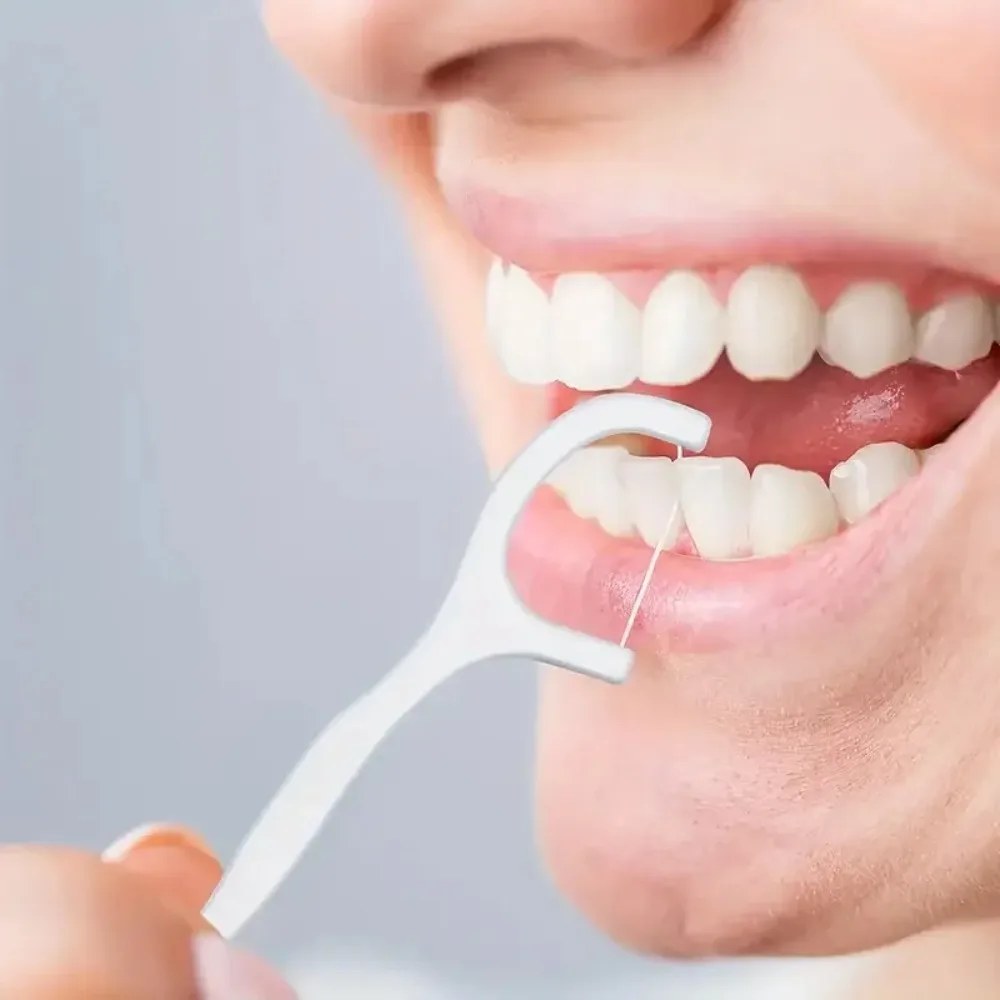 50 sets of dental flossers - One-time use dental floss for deep cleaning in oral care, travel and daily cleaning. - Image 6